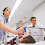 Doktor rejestruje wyniki